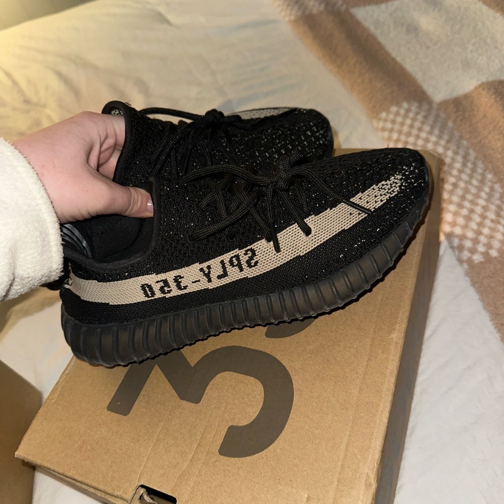 YEEZY Boost 350 - Picture 3 of 5